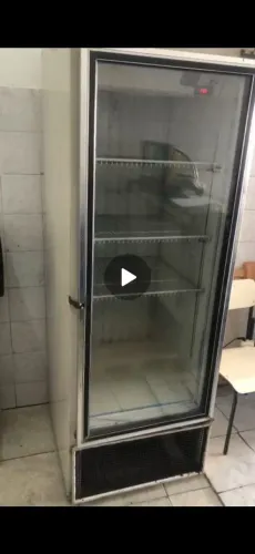 Freser expositora 418 litros no pretinho pra ir rápido 2.000