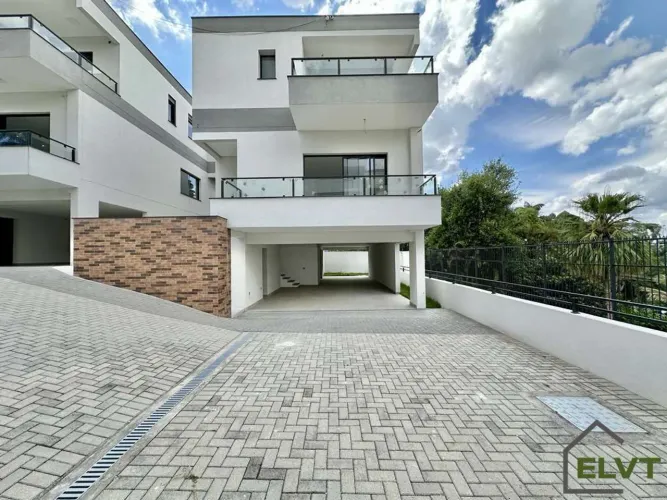 Casa em Condomínio Carapicuíba | 3 a 4 Quartos, Varanda Gourmet e 4 Vagas