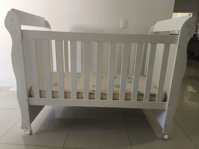 Berço Tradicional Branco + Colchão Uso por 1 ano