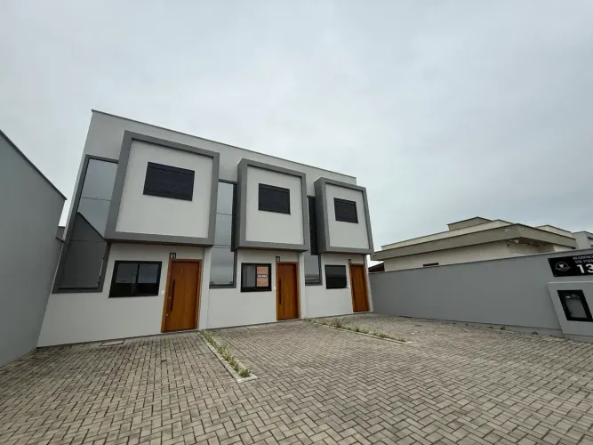 Casa Geminada Semimobiliada