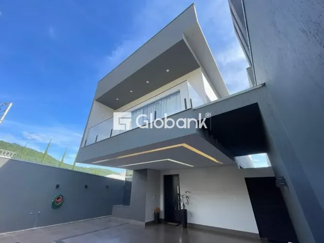 Casa Espaçosa e Sofisticada - Conforto e Exclusividade para venda e aluguel