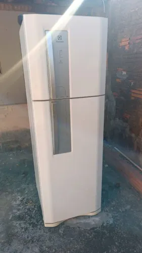 Vendo geladeira Electrolux 