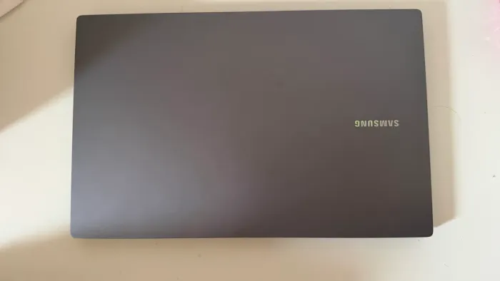 Vende-se notbook Samsung book 4