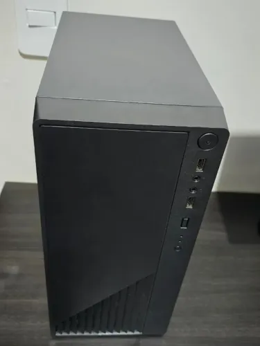 CPU Intel Core i5 8GB + SSD