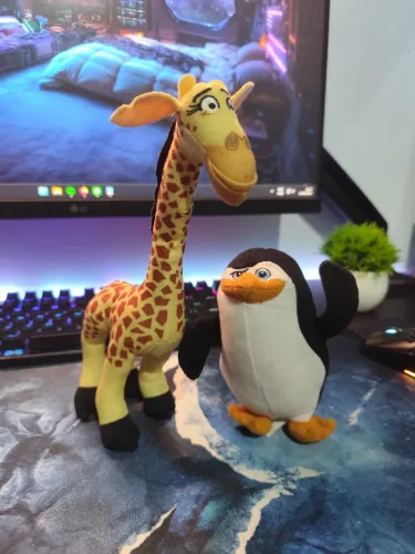 Madagascar Pinguim Capitão e Girafa Melman McDonalds 2010