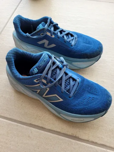 Tênis de Corrida - New Balance More V5