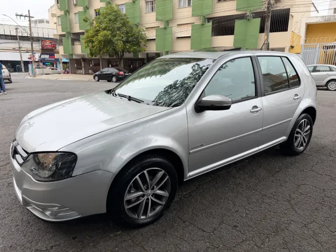 Volkswagen Golf Sportline 1.6 MI Total Flex 8V 4P 2013