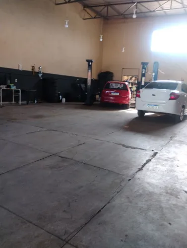 Contrata mecânico de carro alinhador