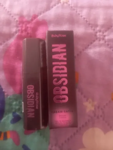 Maquiagem Ruby Rose