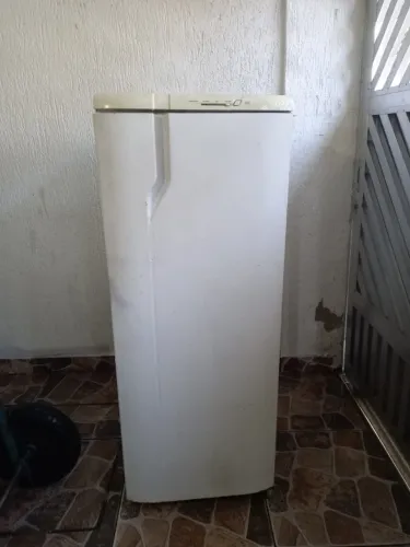 Geladeira Electrolux 240 Litros 