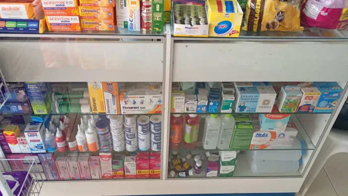 Repassando farmácia completa, bem localizada próximo ao supermercado são domingos.
