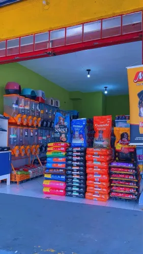 Vendo casa de ração com banho e tosa