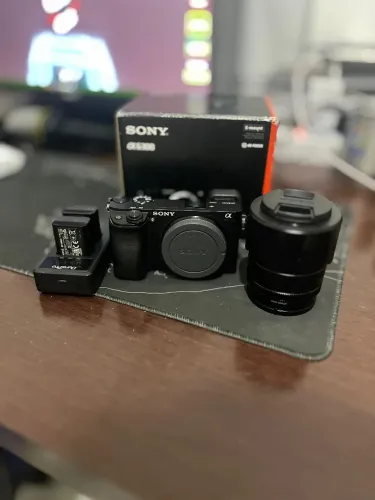 Sony A6300 + 23mm 1.4 + 2 baterias