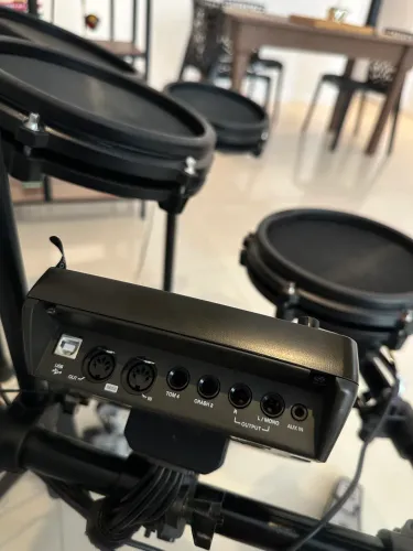 Bateria Eletrônica Alesis Nitro Mesh Kit - Estado de Nova