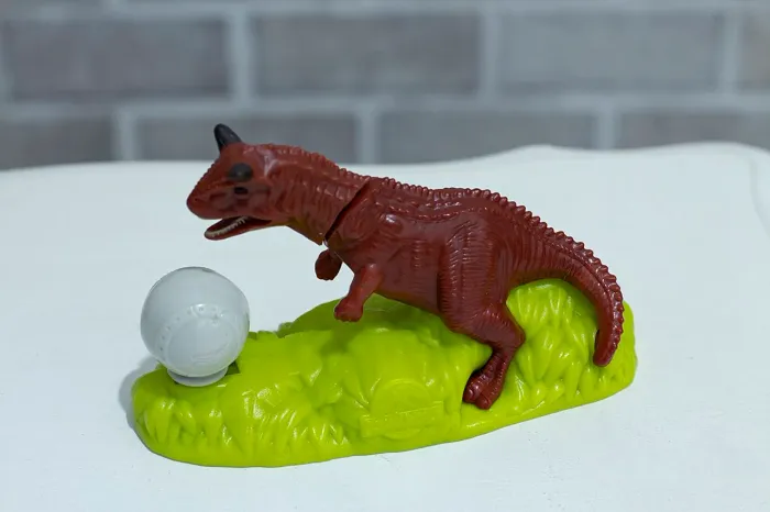Dinossauro Carnotauro - Jurassic World Mc Donalds