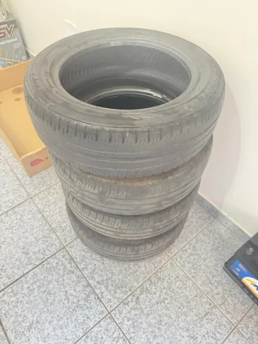 Jogo de pneus 185 60 R15 marca Dunlop