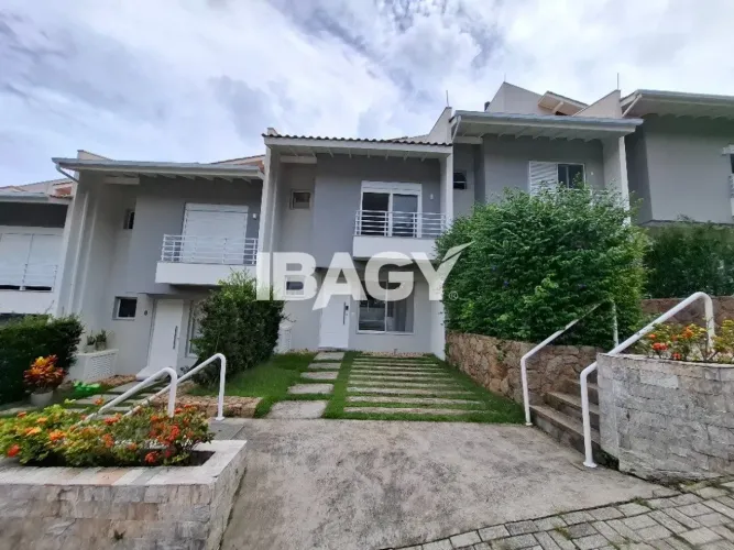 Excelente Casa 3 dormitório(s) em Sambaqui - Florianópolis