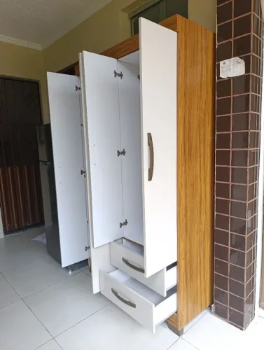 Guarda roupa solteiro 4 portas 2 gavetas