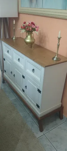 Buffet de Madeira com Base de Madeira