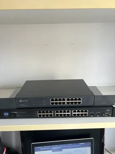 Switches Gigabit TP-Link 16P + Linksys 24P