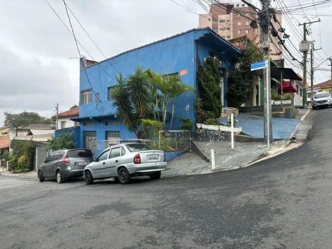 3 SALÕES COMERCIAIS COM TOTAL DE 241M²