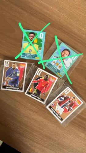 3 figurinhas legend - Mbappe, Haaland e Doku