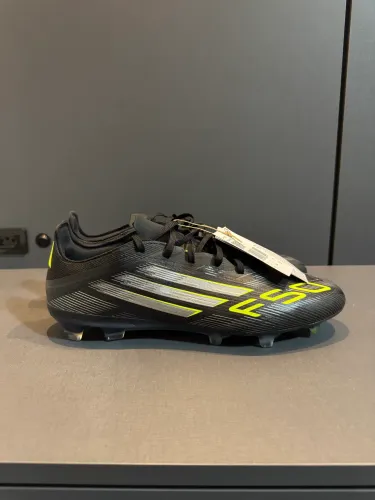 Chuteira Adidas F50 Preta