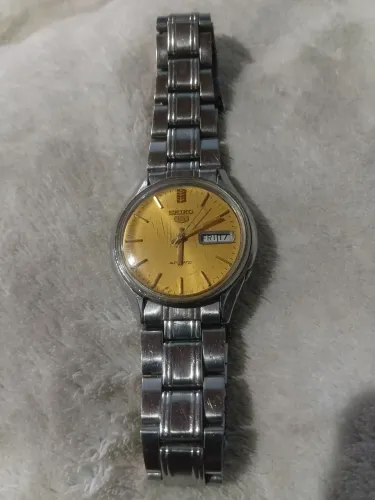 Religio seiko automático  em pleno funcionamento e com  pouco uso já que é de coleção 