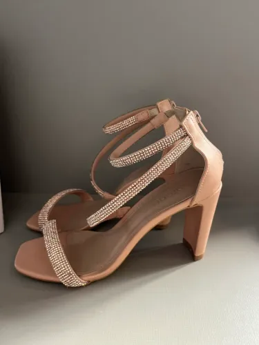 Sapato nude com brilho rose 