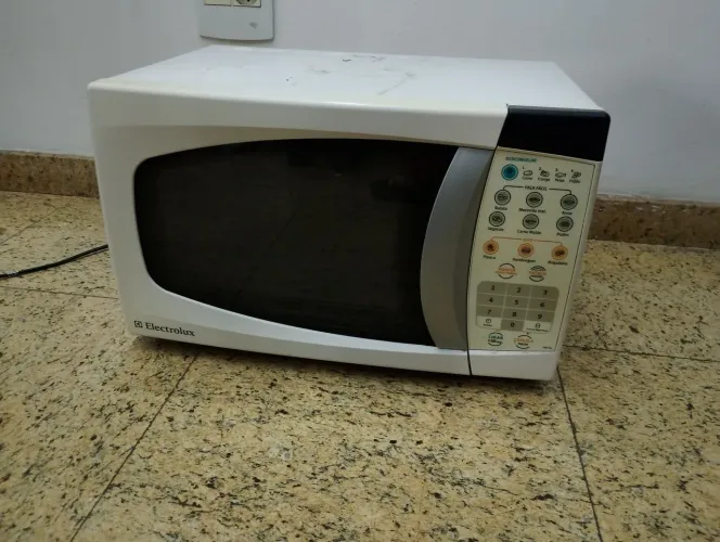Microondas Electrolux COM DEFEITO
