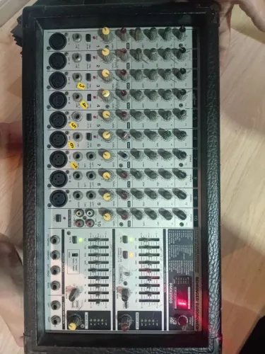 Mesa de som amplificada behringer pmx2000 amplificador potência 
