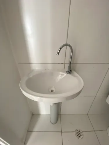 Vazo e pia de banheiro com torneira NOVO
