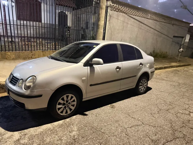 Volkswagen Polo Sedan 1.6 MI 101cv 8V 4P 2004