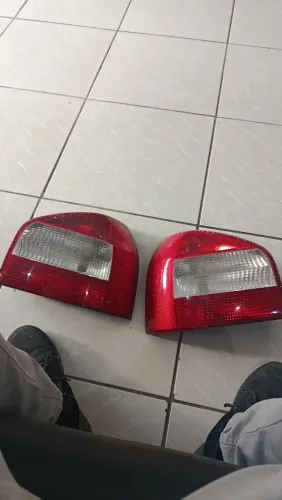 Vendo par de lanternas traseira do Audi A3
