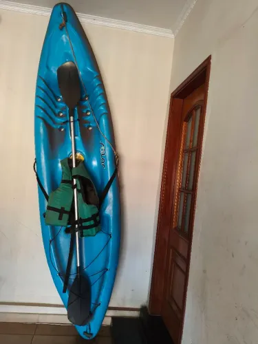 Caiaque semi novo