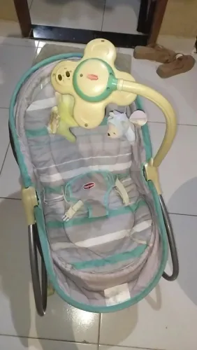 Cadeira de descanso e berço para bebê 