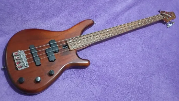 Baixo Yamaha Motion B made in Taiwan 4 cordas Excelente