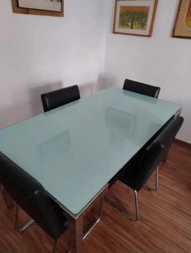 Mesa quadrada + 4 cadeiras