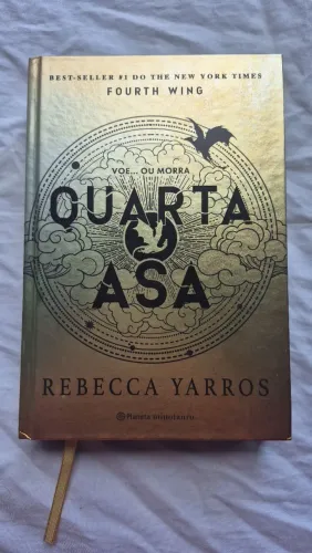 Quarta Asa - Rebecca Yarros | Capa Dura | Estado de Novo