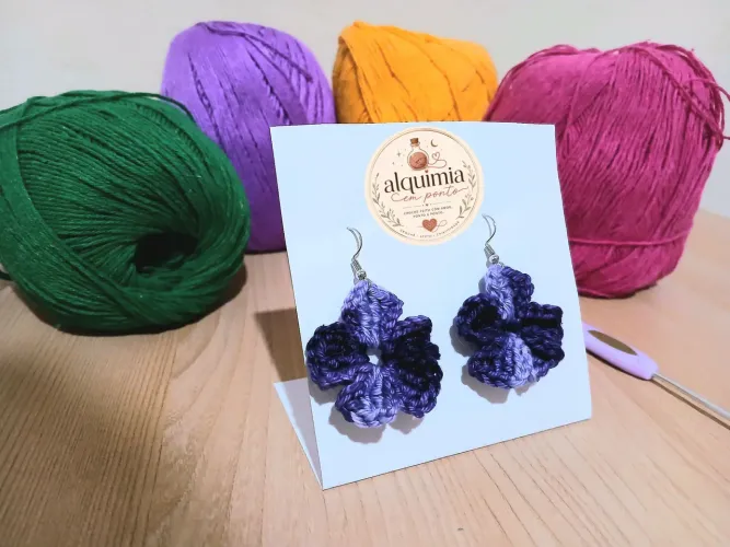 Brinco de crochê flor