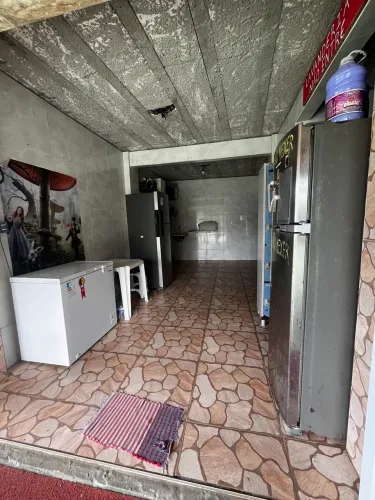 Vendo unidade com laje, banheiro, cozinha, lavanderia, à beira mar