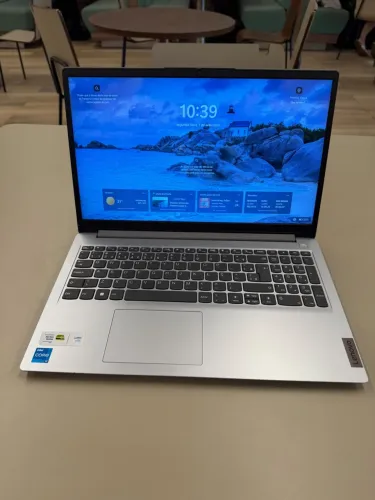 NOTEBOOK LENOVO I3-1315U NOVO + NOTA,GARANTIA,08GB RAM,SSD 256GB,06 NÚCLEOS E 08 THREADS
