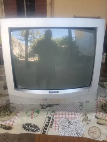 Tv de tubo 20 polegadas com conversor digital