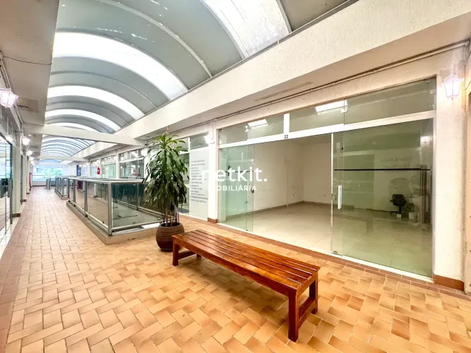 Sala Comercial com Vaga no Taboão Ideal para Serviços e Consultórios