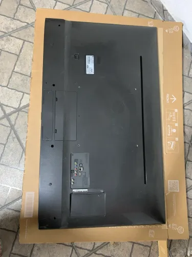 TV LG 49 polegadas, tela com defeito