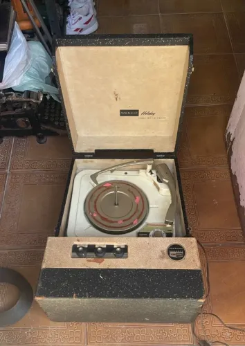 Toca discos webcor holiday vintage