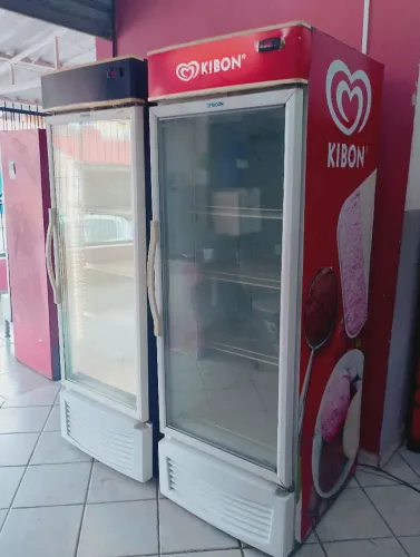 FREEZER VERTICAL PRA CONGELADOS TUDO FUNCIONANDO 220 VOLTS 556 LITROS R$ 3100 CADA 