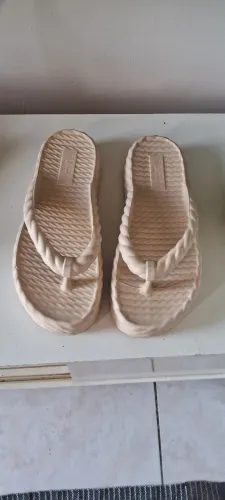 CHINELO AREZZO PLATAFORMA BEGE CLARO -  37