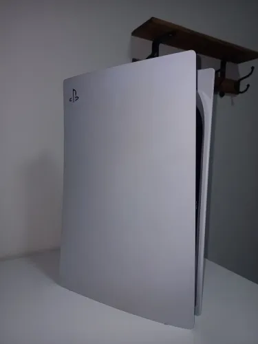 PlayStation 5 Slim Digital Usado + 1 Controle Original - Ótimo Estado, Pronto para Jogar