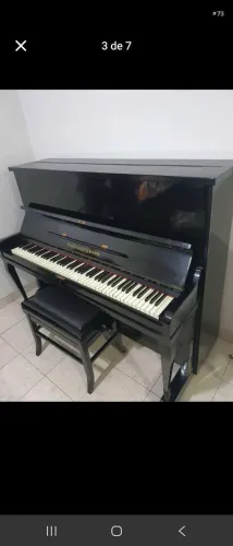 Piano Vertical Schwartzmann Preto + Banqueta Regulável (Afinado A440)
